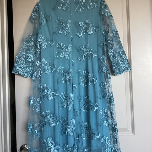 Alex Evenings Embroidered Three-Quarter Sleeve Shift Dress, size 8 - Picture 8 of 14